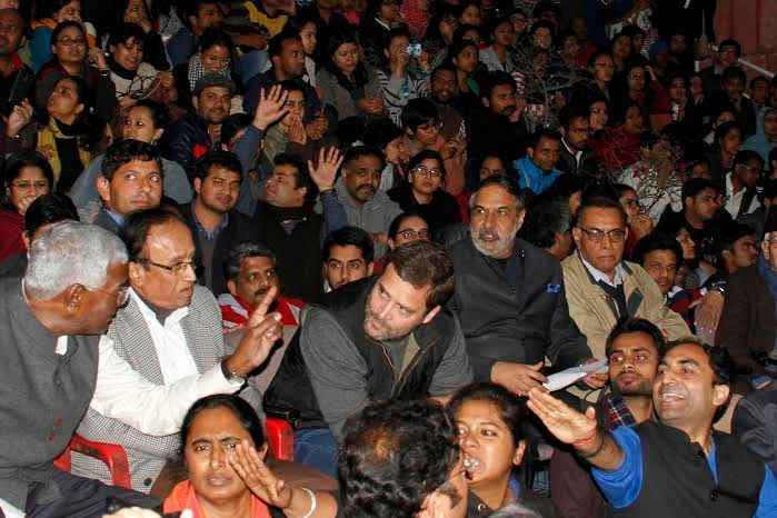 राहुल गांधी ने जेएनयू में कहा, छात्रों की आवाज दबाने वाले सबसे बड़े राष्ट्रद्रोही