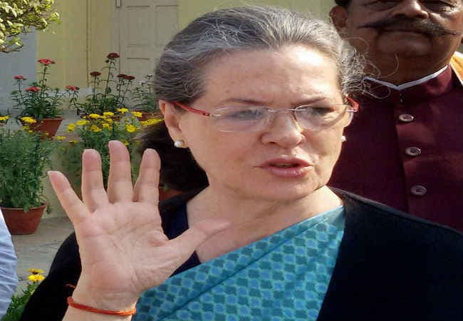 UP : कांग्रेस नेताओं ने स्वराज भवन में सोनिया से की मुलाकात