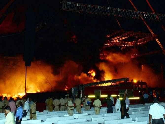 मेक इन इंडिया : कहीं आतिशबाजी तो नहीं आग का कारण