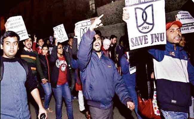 दमन की बजाय छात्रों को सुने सरकार