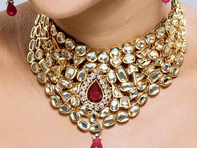 कुंदन के आभूषणों का जादू बरकरार