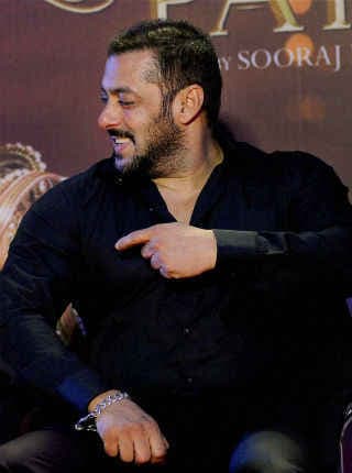 ''सुल्‍तान'' के लिए सलमान का शर्टलेस पोज, देखें वीडियो