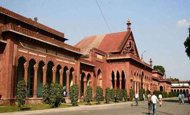 जेएनयू में पुलिस की कथित ज्यादती के खिलाफ एएमयू में प्रदर्शन, तनाव