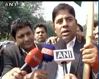 वकील विक्रम ने कहा, ''पाकिस्तान जिंदाबाद'' के नारे लगाने वाले बन रहे हैं हीरो और हम गुंडे