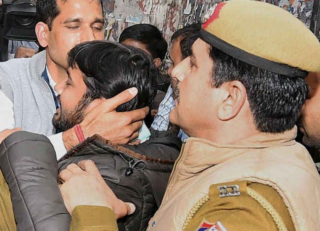 बस्सी ने कहा, कन्हैया पर से देशद्रोह का मामला नहीं हटेगा, चाहे तो बेल की अर्जी दें