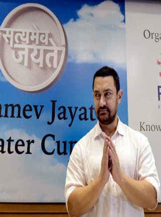 महाराष्ट्र की जल संरक्षण योजना से जुड़े आमिर खान, देखें तसवीरें