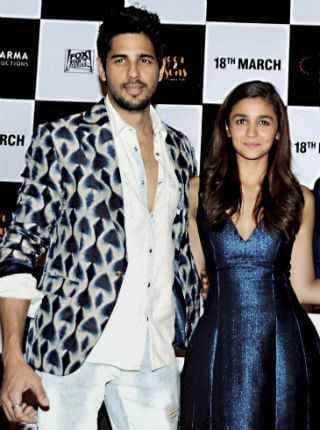 VIDEO: आलिया-सिद्धार्थ की मस्‍ती, ''लड़की ब्‍यूटीफुल्‍ल कर गई चुल्‍ल...''