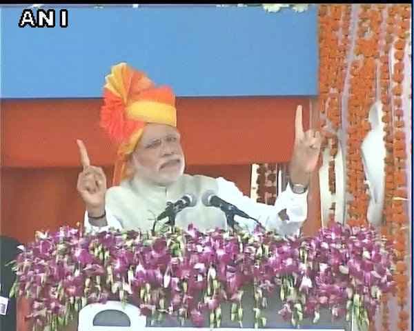 हजारों किसानों के बीच मोदी ने सीहोर में लांच किया फसल बीमा योजना