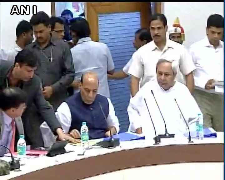 हिंसा छोड़े माओवादी, बातचीत के लिए सरकार तैयार : राजनाथ सिंह