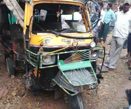 कोडरमा में हुए दो सड़क हादसों में एक की मौत, आठ घायल