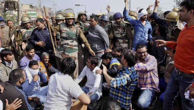 जाट आंदोलन : सरकार ने वेंकैया नायडू के नेतृत्व में समिति गठित की