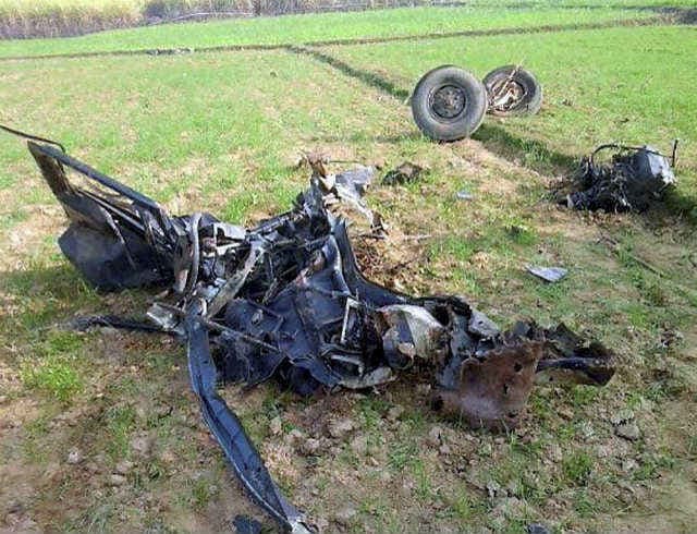 नक्सलियों ने कंस्ट्रक्शन कंपनी के मशीन को किया आग के हवाले