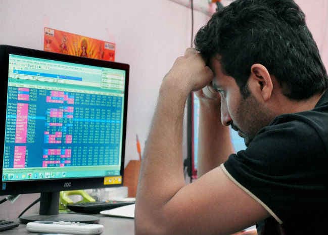 बाजार में लगातार दूसरे दिन गिरावट, सेंसेक्स 321 अंक लुढ़का
