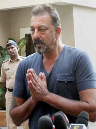 संजय दत्त की रिहाई को चुनौती देने वाली जनहित याचिका दायर