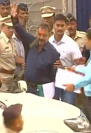 42 माह की कैद के बाद रिहा हुए ''मुन्ना भाई'', रिहाई का विरोध भी