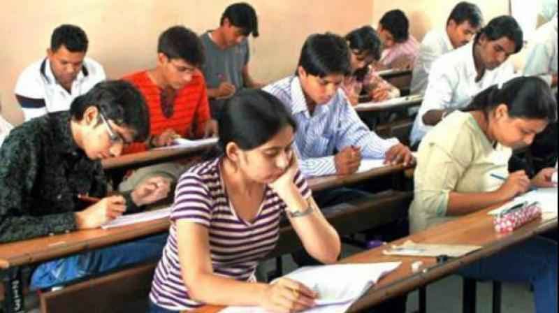बिहार इंटरमीडियट परीक्षा के पहले दिन नकल करते पकड़े गये 426 छात्र निष्कासित