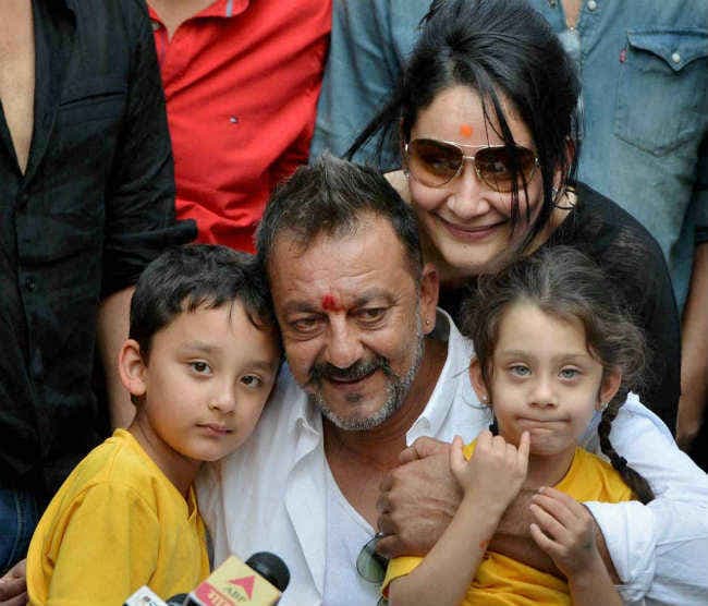 संजय दत्त को अलग से न्याय दिया गया क्योंकि वह सेलिब्रिटी हैं : कांग्रेस