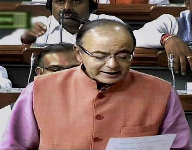 बजट 2016 : आयकर में छूट की उम्मीद कम