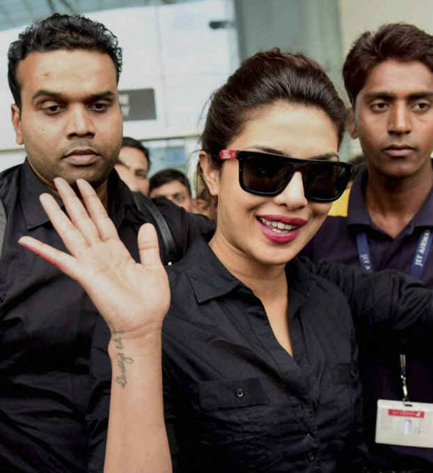 देसी गर्ल की  बेवॉच 19 मई, 2017 को होगी रिलीज, देखें वीडियो