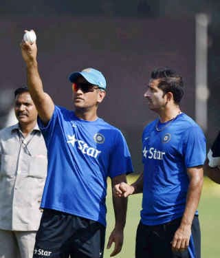 पाक पर जीत से पूरा देश खुश लेकिन जानें किस बात से हैं धौनी नाराज