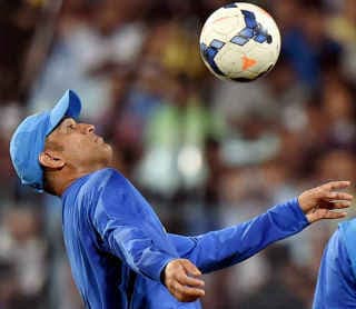 पढें धौनी ने जीत के बाद कोहली और युवराज के बारे में क्या कहा