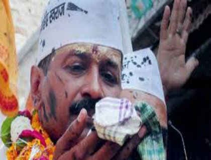 लुधियाना में प्रदर्शनकारियों ने केजरीवाल की कार पर हमला किया