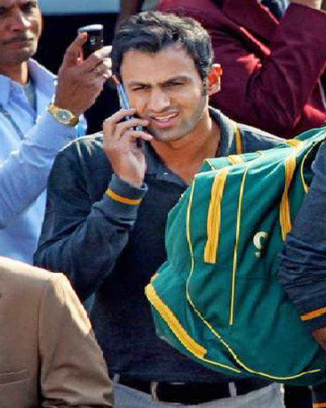 पाकिस्‍तान फिर से भारत के खिलाफ खेलने का इच्छुक : मलिक