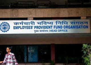 अरविंद केजरीवाल और कुमार विश्‍वास ने पीएफ पर लगने वाले टैक्स की आलोचना की