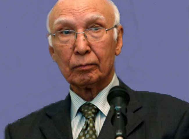 भारत बड़ा खतरा, कम नहीं कर सकते परमाणु हथियार : अजीज