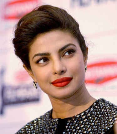 प्रियंका चोपडा़ की ‘बेवॉच'' की शूटिंग शुरु, देखें तसवीर