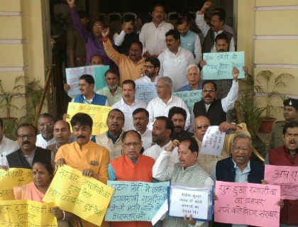 BIHAR : फरार MLA राजबल्लभ और सिवान में हुई बैंक डकैती को लेकर विधानसभा में हंगामा