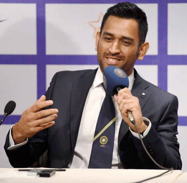 युवी अपनी मर्जी से छक्के लगा सकता है  : धौनी