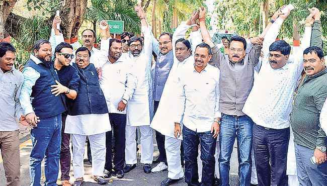 जेपीएससी: राज्यपाल से मिला विपक्ष, सीबीआइ से जांच कराने की मांग