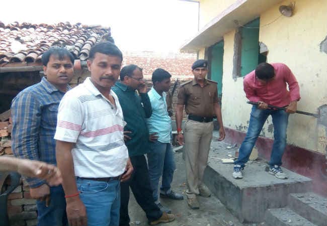 बिहार : दुष्कर्म के आरोपित सिपाही के घर की कुर्की-जब्ती