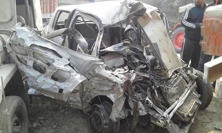 बिहार : सीवान में बारातियों की कार ट्रक से टकराई, पांच की मौत