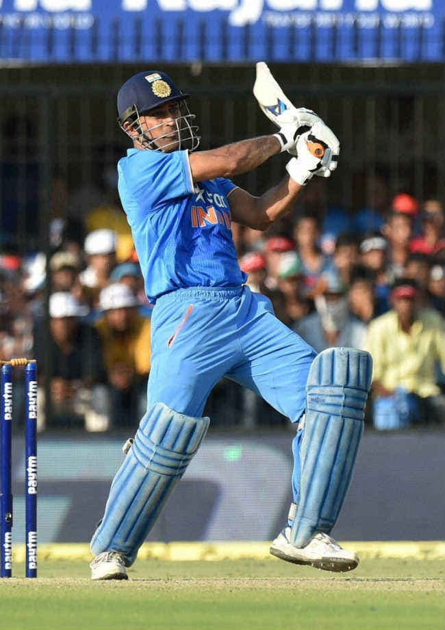''धौनी'' ने छक्का जड़कर दिलाया भारत को छठी बार ''एशिया कप''
