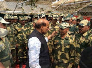 आतंकी अलर्ट के बाद दिल्ली, गुजरात, जम्मू-कश्मीर में हाई अलर्ट