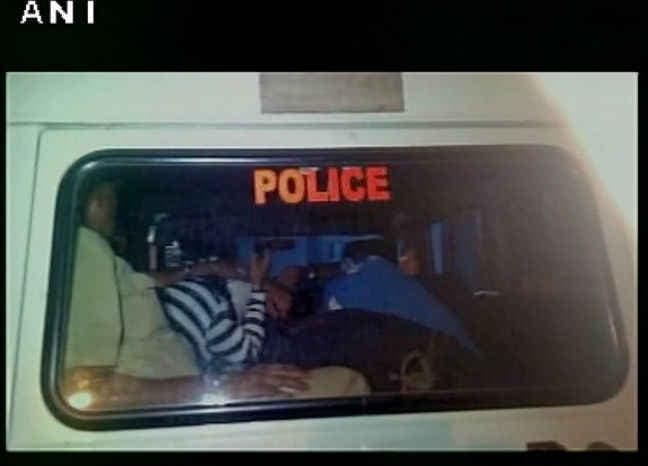 प. बंगाल : रेप से बचने के लिए दूसरे माले से कूदी लड़की, प्रेमी सहित दो गिरफ्तार