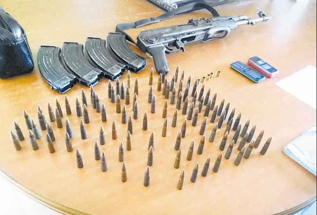 बिहार : AK-56 व गोलियों का जखीरा बरामद