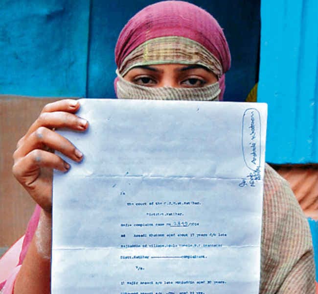 बच्चों को देकर जन्म, खींच लायीं धोखेबाज प्रेमियों को अदालत में