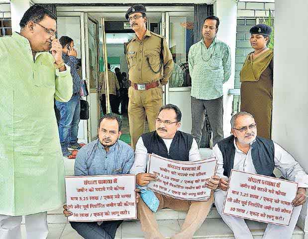 झारखंड विधानसभा : अडाणी के लिए 10 गुनी कम की जमीन की दर