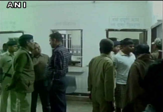 बिहार : गोपालगंज में गश्ती के दौरान पुलिस टीम पर हमला, 4 जवान जख्मी