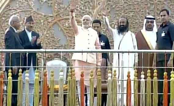 श्री श्री के मेगा शो में बोले पीएम मोदी, भारत कला का कुंभ, विरासत पर गर्व करो