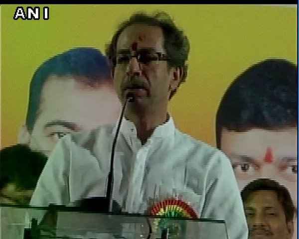 गेंद और बम एक साथ स्‍वीकार्य नहीं : ठाकरे