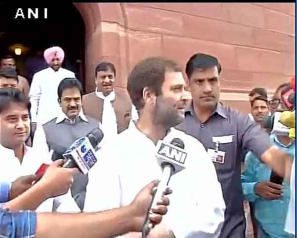 राहुल गांधी ने कहा, विजय माल्या का फंडा है ''गिव मी लोन ऐंड लीव मी अलोन''