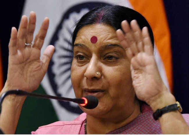 सुषमा स्वराज और सरताज अजीज कर सकते हैं नेपाल में बैठक