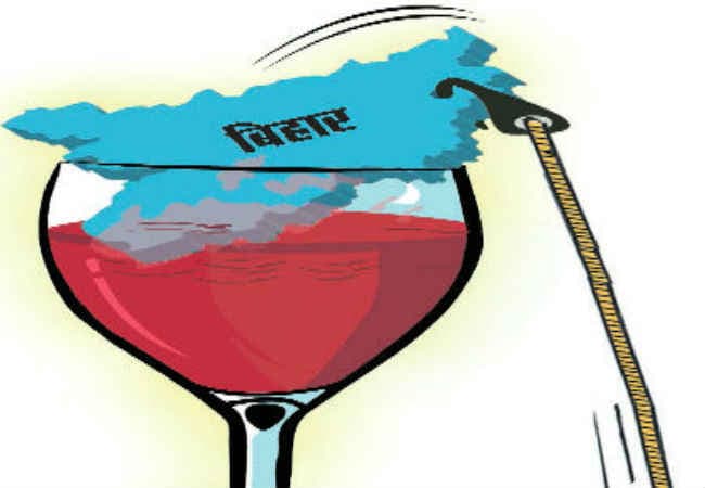 शराबबंदी को लेकर आदिवासी महिलाओं ने किया सवाल, हमारे घर बारात कैसे आयेगी