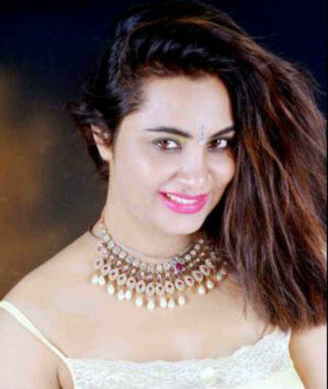 इंडियन मॉडल का दावा, अफरीदी के बच्‍चे की बनने वाली हैं मां !