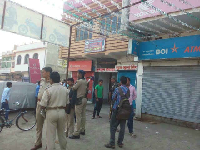 धनबाद के कतरास में चोर एटीएम मशीन ही उखाड़ ले गये, देखें तसवीरें