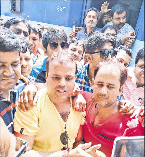 श्रद्धालुओं ने रेलमंत्री को किया ट्विट, मिली मदद